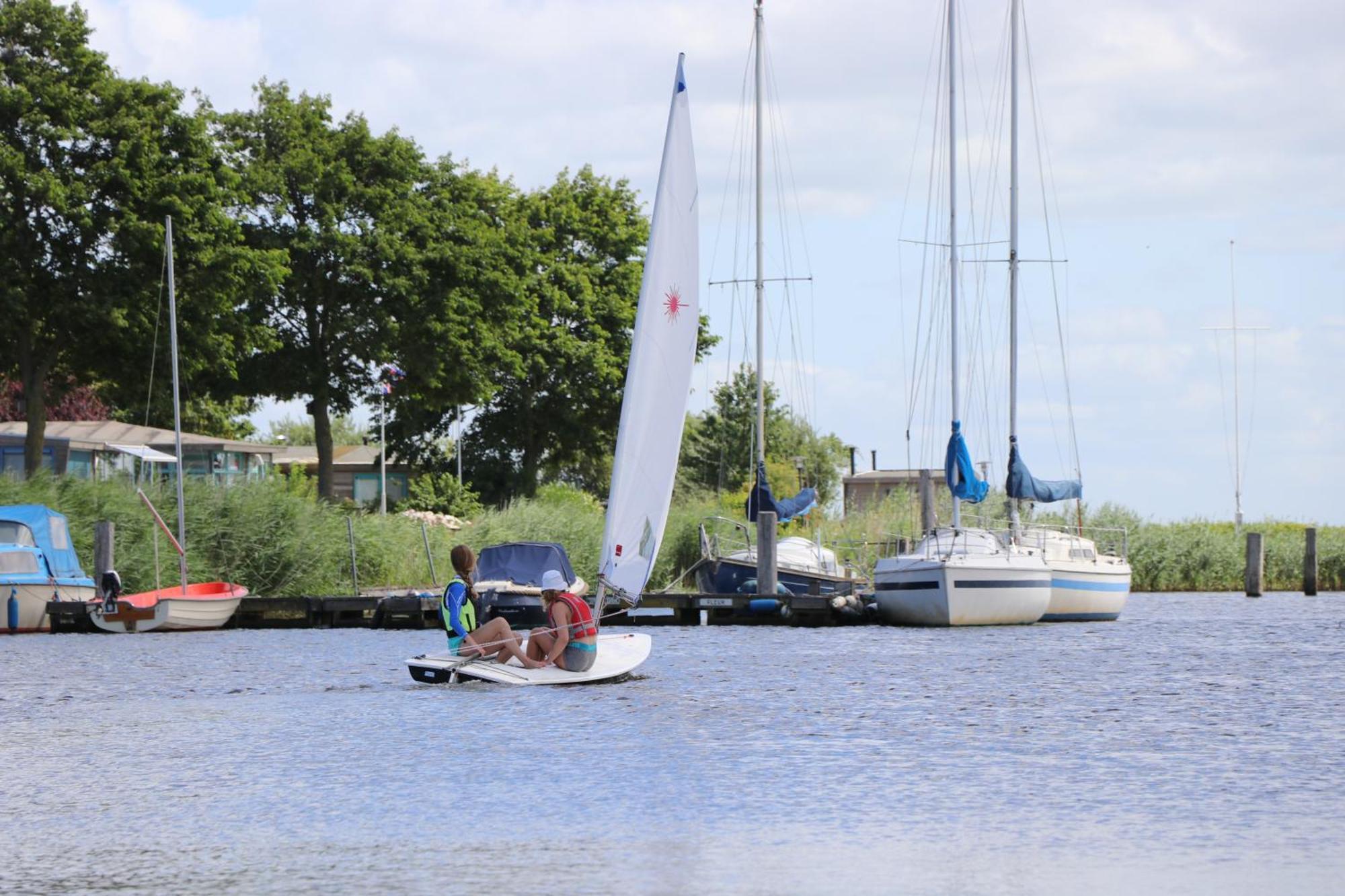 Bijzonder Chalet An Der Marina Met Sauna Anjum Kültér fotó